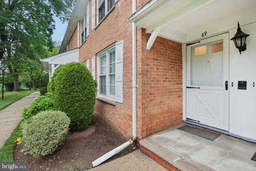 69 Briarwood Path, Clark, NJ, 07066-2006 | Card Image