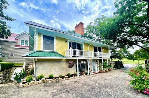 apt-b-705 E 38th St, Austin, TX, 78705-1704 | Card Image
