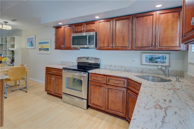 APT-4 - 3399 Post Rd, Condo with 2 bedrooms, 3 bathrooms and 4 parking in Warwick RI | Image 5