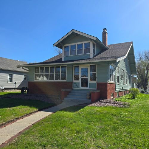 612 Strait Ave, Worthington, MN, 56187-2033 | Card Image