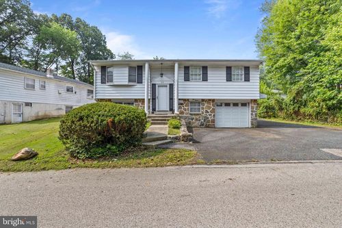 915 Ash Rd, WALLINGFORD, PA, 19086-7258 | Card Image