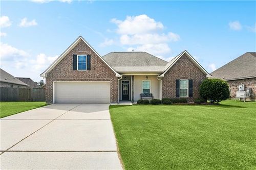 843 White Pine Dr, Ponchatoula, LA, 70454-8001 | Card Image