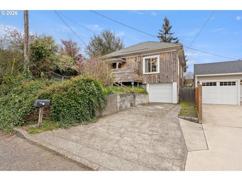 642 Clark St, North Bend, OR, 97459-3014 | Card Image