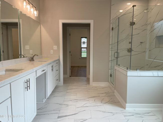 Primary Bathroom | Image 9