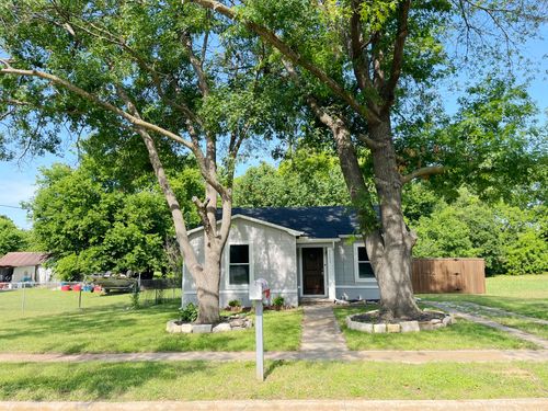 1111 S Taylor St, Gainesville, TX, 76240-5730 | Card Image