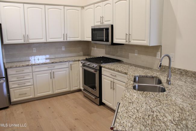 Kitchen | Image 10