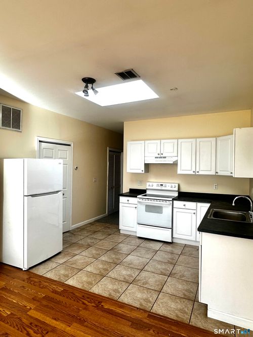 1b-32 Main St, Groton, CT, 06340-5756 | Card Image