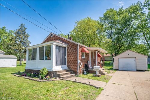 462 Fenton Ave Ne, Canton, OH, 44704-2136 | Card Image