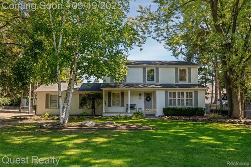 3141 Rockhaven Ave, Rochester Hills, MI, 48309-4044 | Card Image