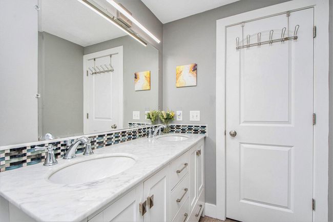 Upper Level Full Bath | Image 24