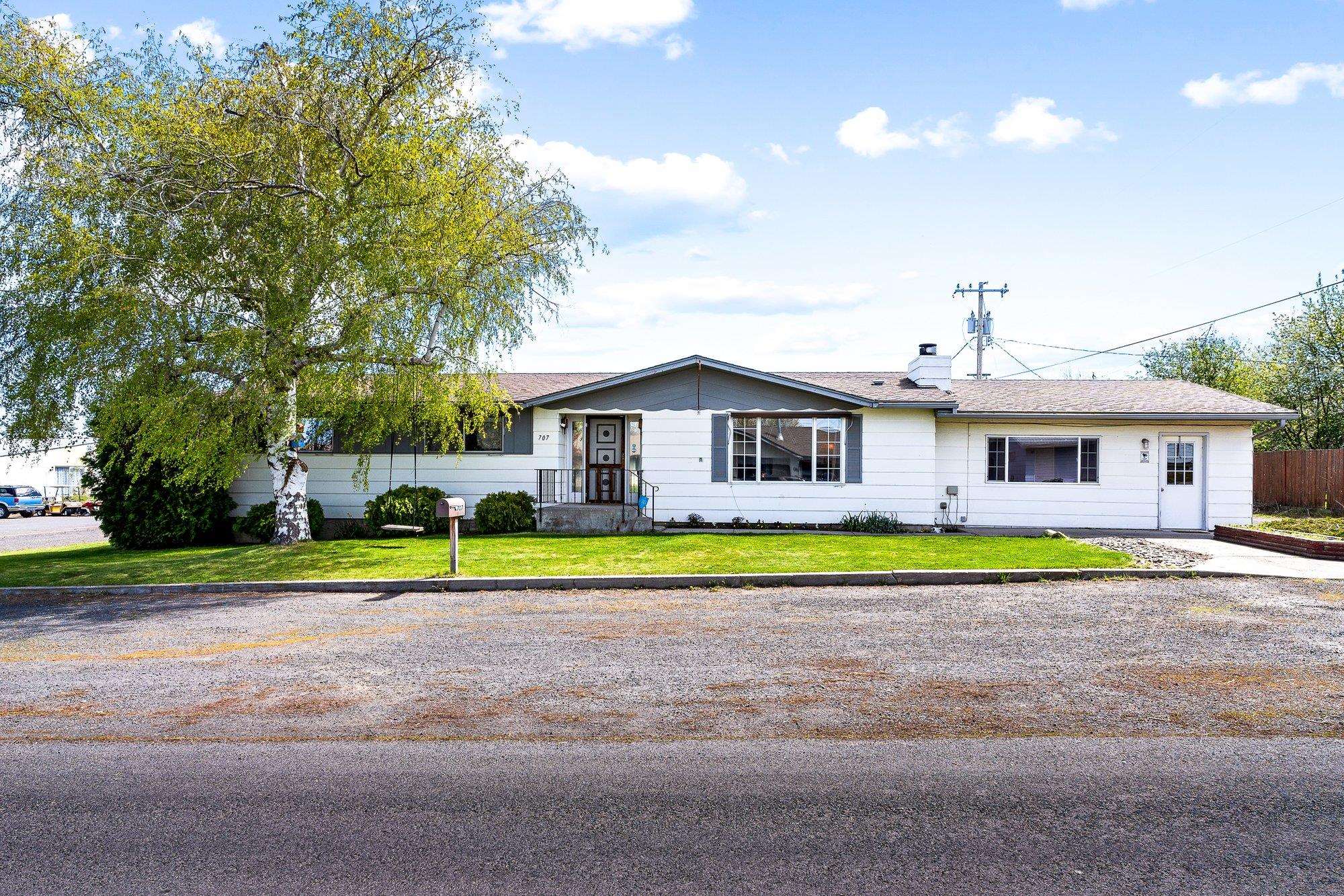 13th St, Davenport, WA 99122