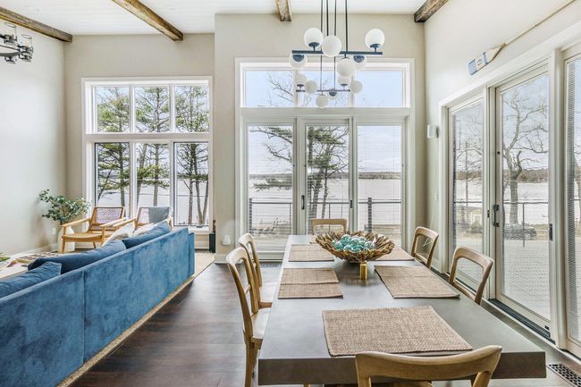 Upper level - dining area | Image 19