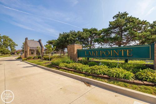 403 Country Club Dr, Saint Clair Shores, MI, 48082-1004 | Card Image