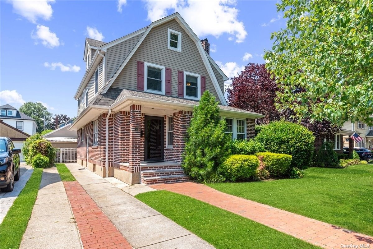 Beech St, Floral Park, NY 11001
