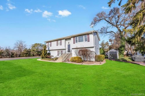 57 New South Rd, Hicksville, NY, 11801-5215 | Card Image