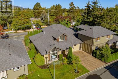 14 - 2229 Graduation Pl, Townhouse with 3 bedrooms, 3 bathrooms and 4 parking in Victoria BC | Image 2