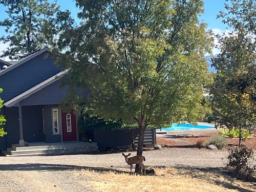 158 Rockingham Cir, Eagle Point, OR, 97524-9726 | Card Image