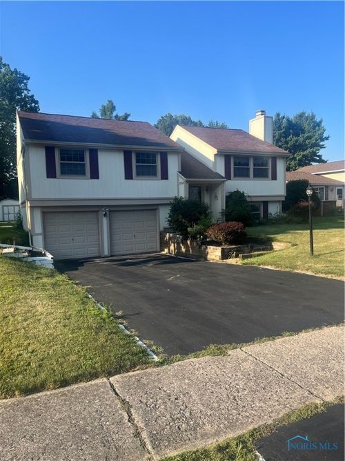 6524 Glenhurst Dr, Maumee, OH, 43537-1111 | Card Image