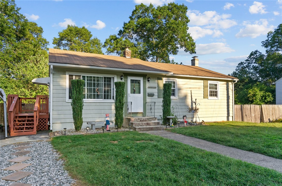 Pembroke Ln, Coventry, RI 02816