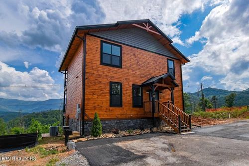 962 Cottage Gardens Way, Gatlinburg, TN, 37738-4311 | Card Image