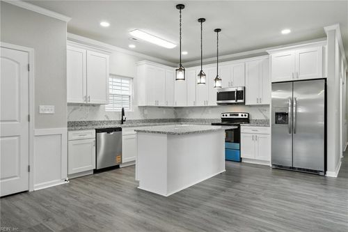 2707 Chicago Ave, Portsmouth, VA, 23704-6201 | Card Image