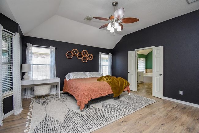 15603 Clear Pointe Dr, House other with 3 bedrooms, 2 bathrooms and 2 parking in Cypress TX | Image 5