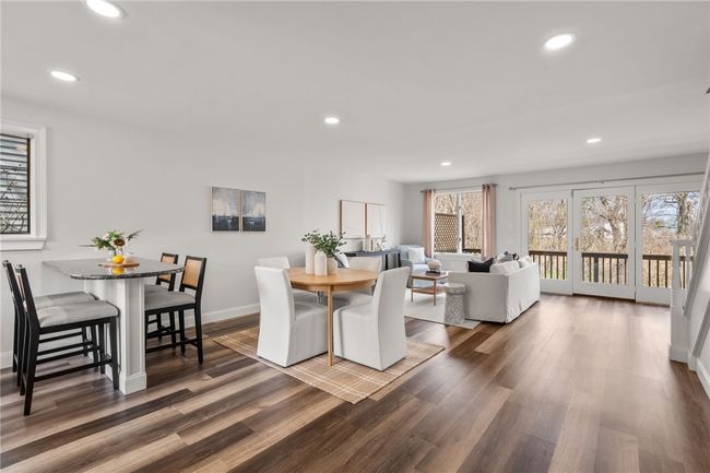 844 Bullocks Point Ave, Condo with 2 bedrooms, 3 bathrooms and 1 parking in Riverside RI | Image 4