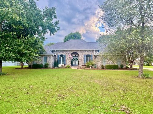2815 Orchid Cir, Tupelo, MS, 38801-8215 | Card Image