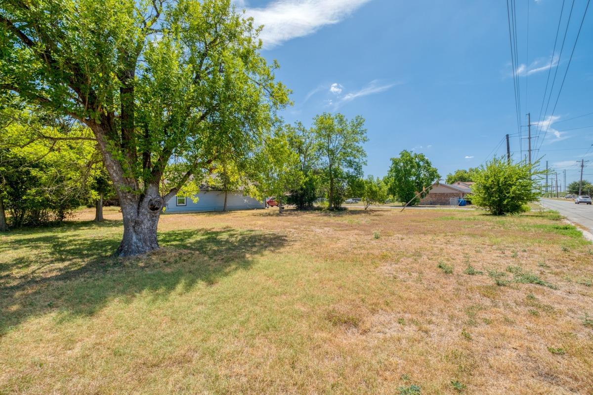 Land in Lockhart 3