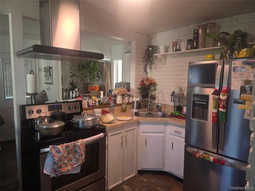 20 Birch Road, Brookhaven, NY, 11738 | Card Image