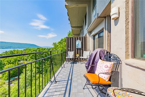 4 Cliffside Dr, Canandaigua, NY, 14424-8801 | Card Image