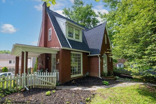 960 Stewart St, Morgantown, WV, 26505-3644 | Card Image