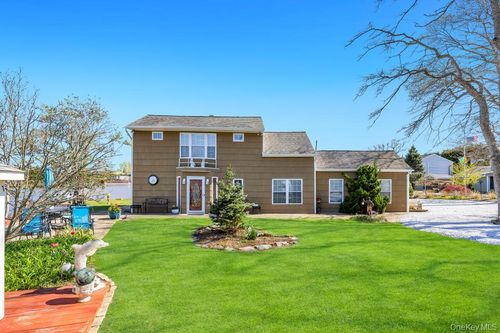 70 Featherbed Ln, Oakdale, NY, 11769-2431 | Card Image