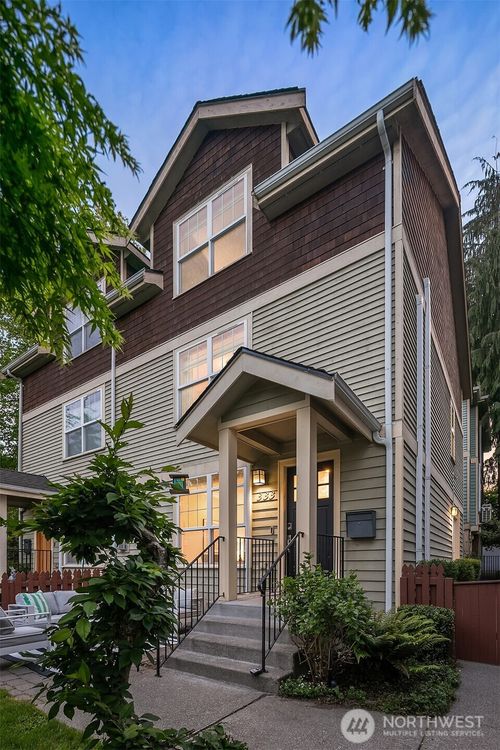 333 16th Ave E, Seattle, WA, 98112-5104 | Card Image