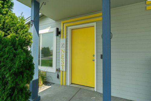 523 S Cedar Ave, Pasco, WA, 99301-4493 | Card Image