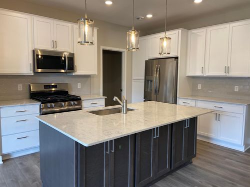 13641 Hollybrook Dr, Apple Valley, MN, 55124-6259 | Card Image