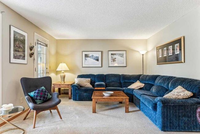 89 Shawnee Rise Sw, Home with 3 bedrooms, 3 bathrooms and 4 parking in Calgary AB | Image 25