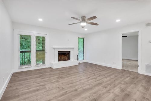 206 Tuxworth Cir, Decatur, GA, 30033-5623 | Card Image