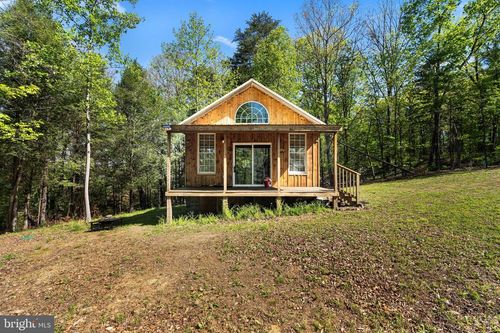 21 Thornwood Dr, BERKELEY SPRINGS, WV, 25411-6039 | Card Image