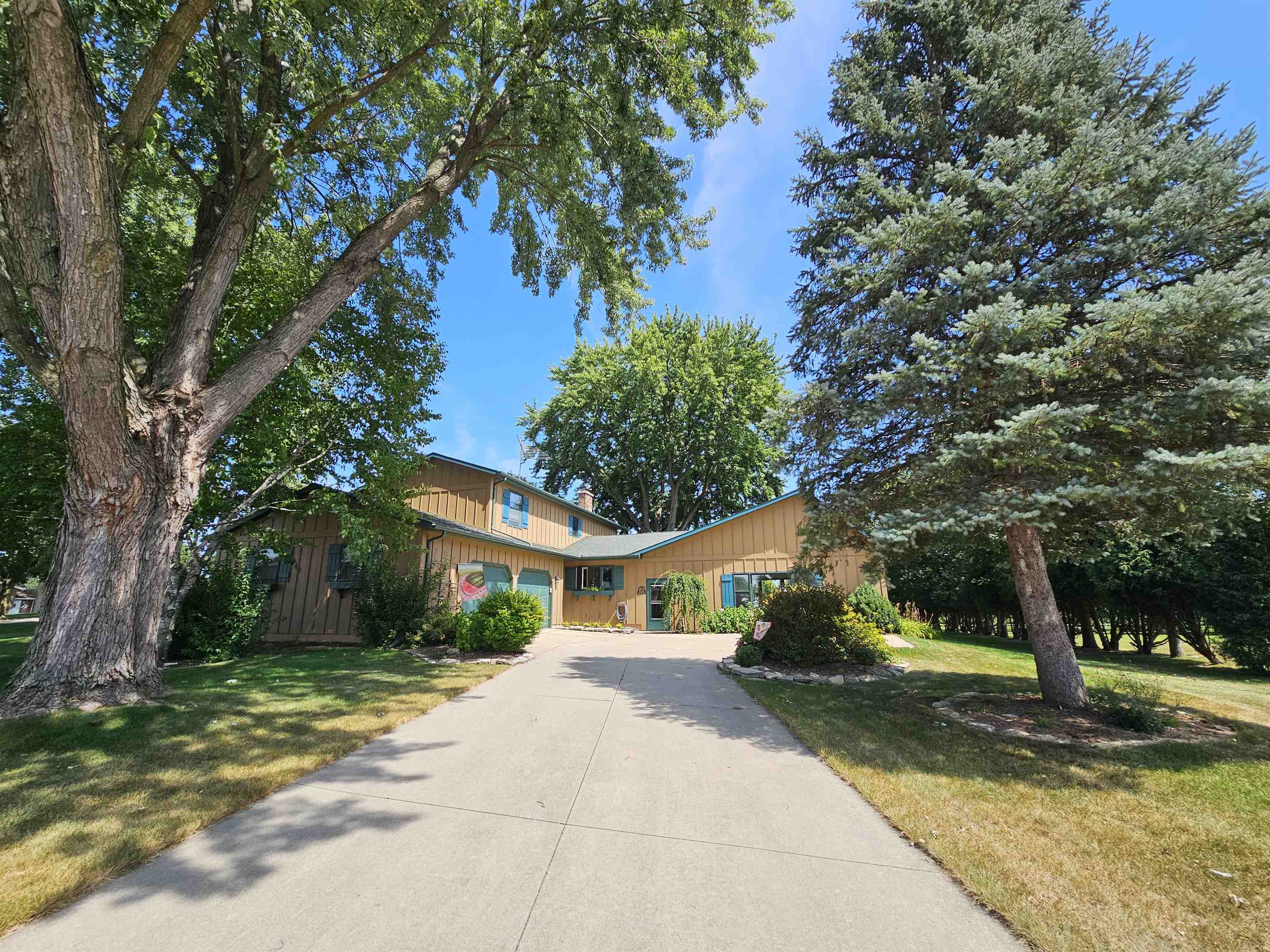 Brandon St, Waupun, WI 53963