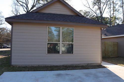 9596 Darkwood St, Willis, TX, 77318-7246 | Card Image