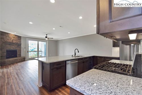 23c-156 Crescent Ln, Sugar Mountain, NC, 28604 | Card Image