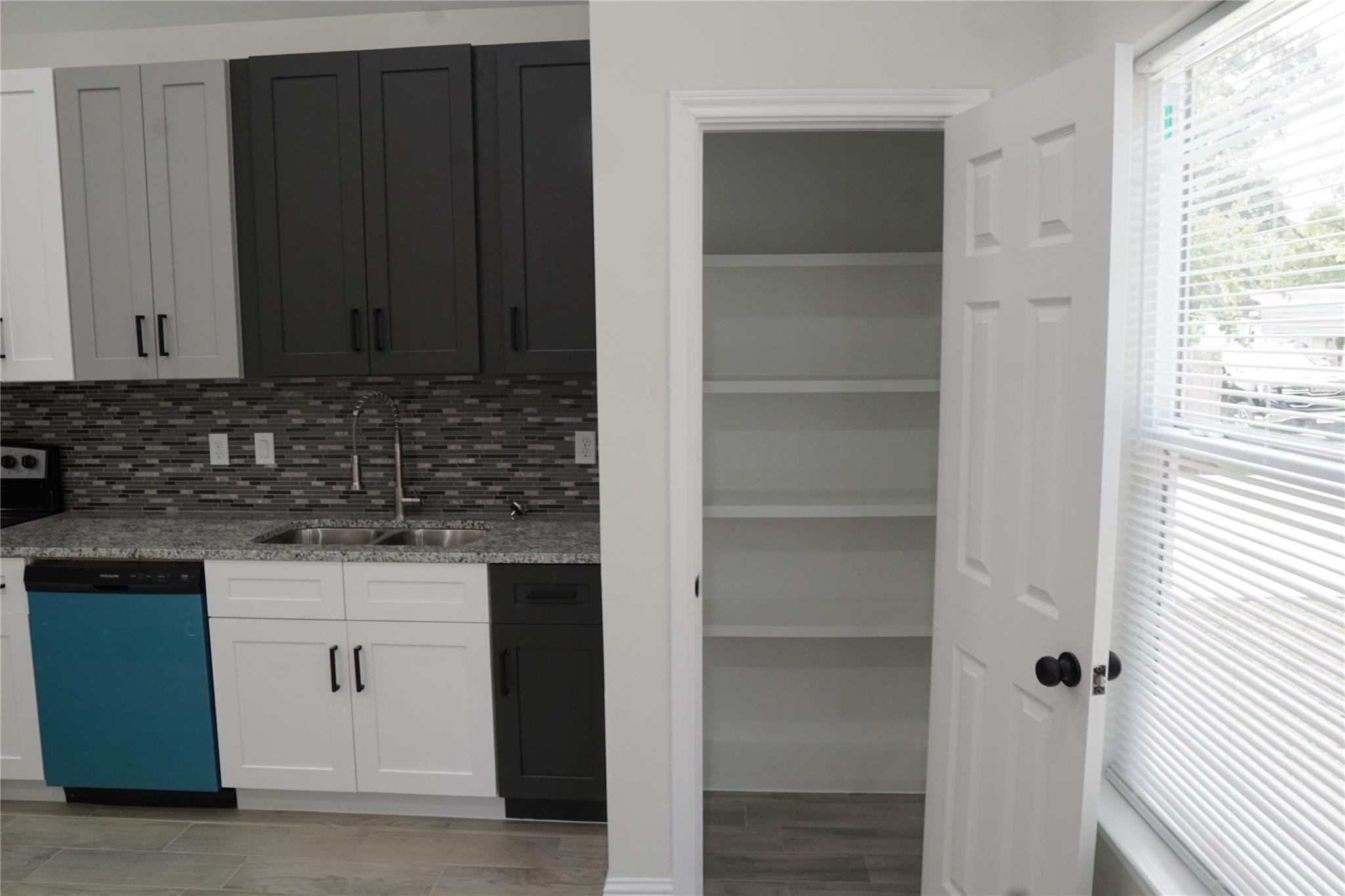 Residential Lease in Willis 5