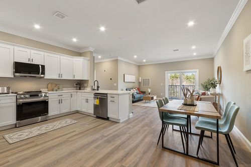 113-10100 S Willow St, Manchester, NH, 03103-2390 | Card Image