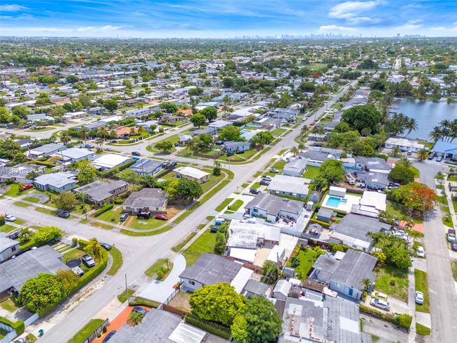 11030 Sw 42 Nd St, House other with 3 bedrooms, 3 bathrooms and null parking in Miami FL | Image 33