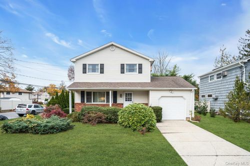 606 7th Ave, East Northport, NY, 11731-2330 | Card Image