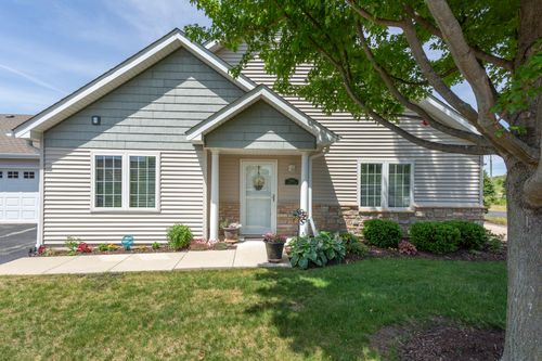2035-2035 Somerset Ln, Sycamore, IL, 60178-3054 | Card Image