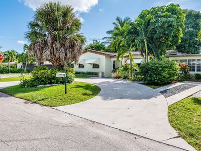 770 Ne 160th St, House other with 3 bedrooms, 2 bathrooms and null parking in Miami FL | Image 1