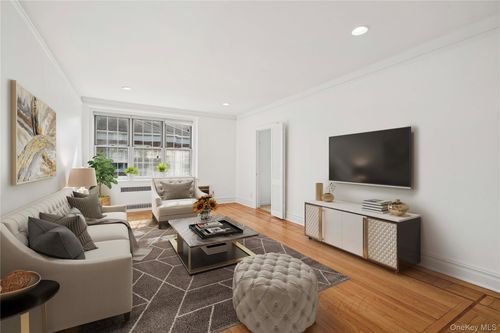 3h1-1 Meadow Pl, Hempstead, NY, 11550 | Card Image