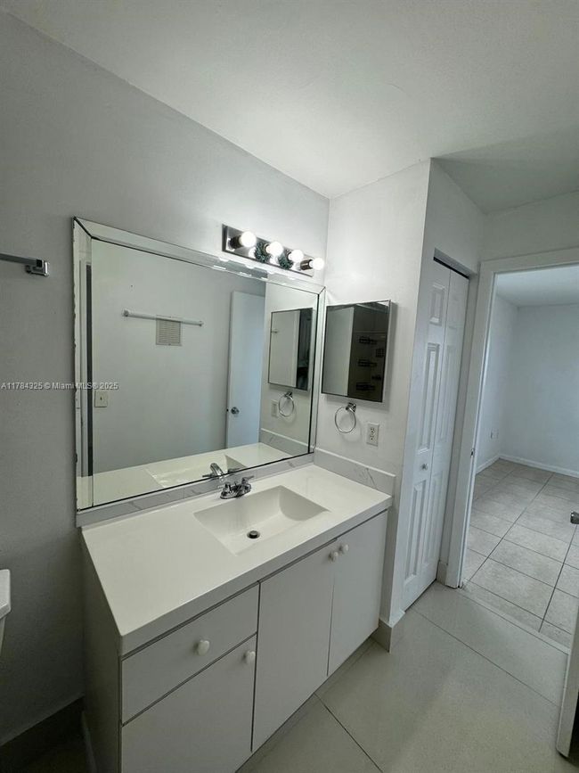 APT-201 - 2620 W 76 Th St, Condo with 2 bedrooms, 2 bathrooms and null parking in Hialeah FL | Image 24